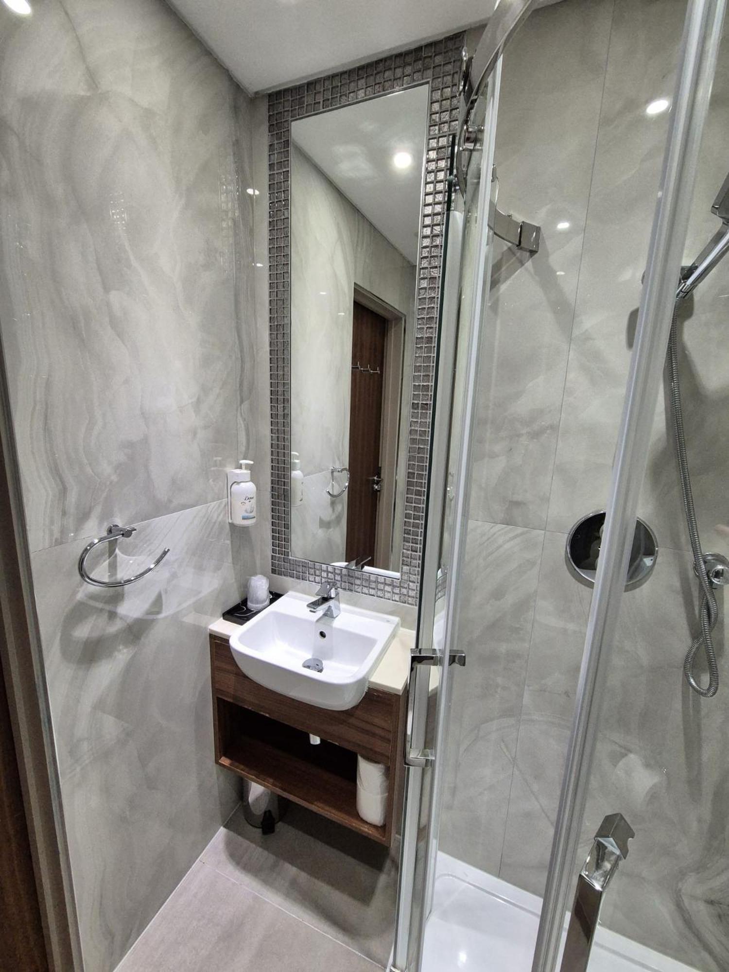 London Court Hotel Экстерьер фото